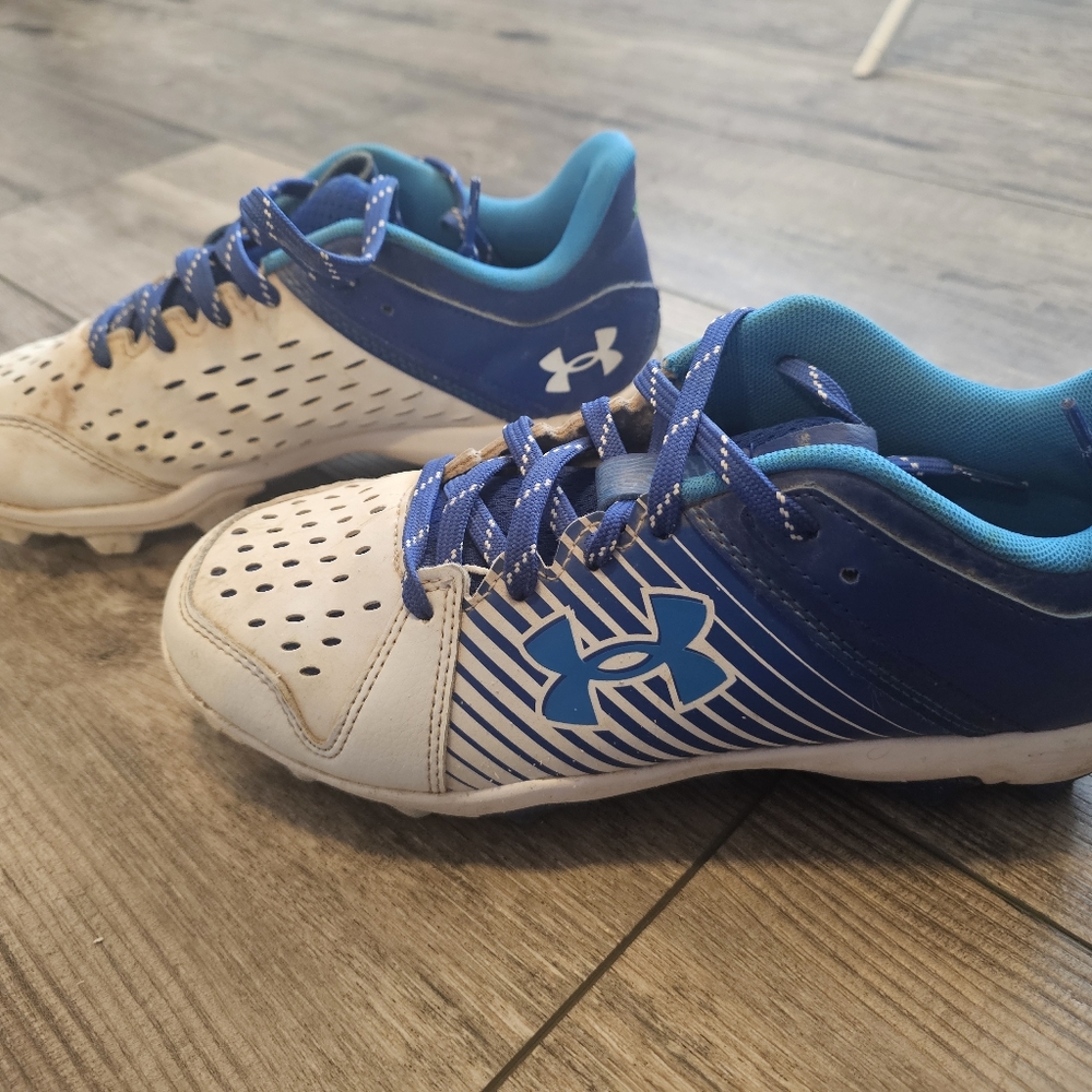 size 5 Boys Under Armour Cleats
